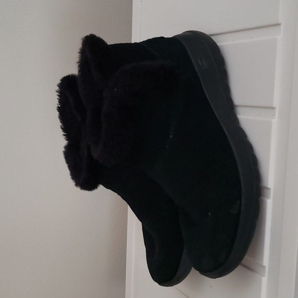 Skechers Shoes - Sketchers Black leather winter boots with faux fur lining, women's size 7